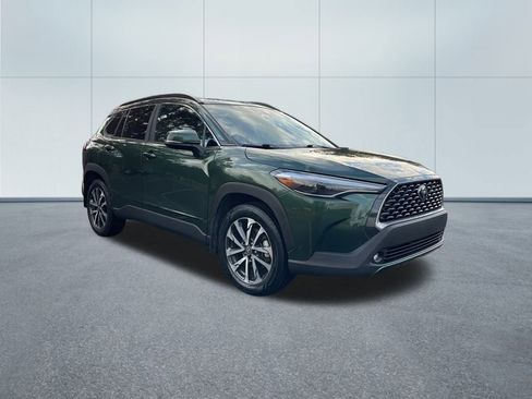 Used 2024 Toyota Corolla Cross XLE image 4