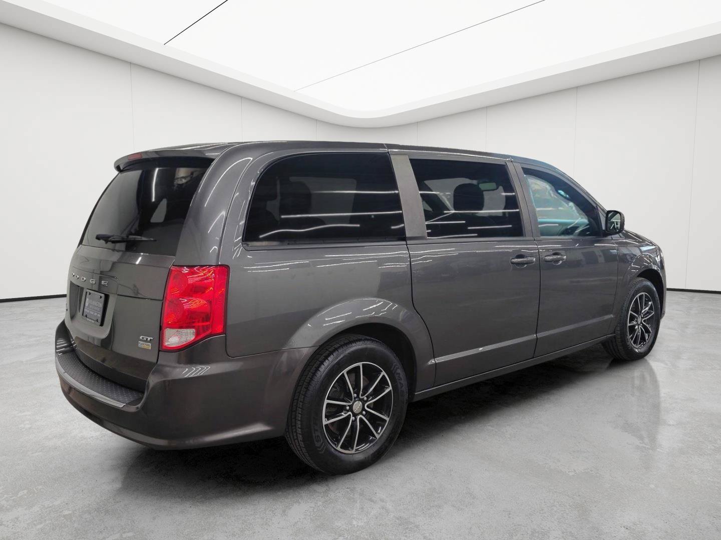 Used 2019 Dodge Grand Caravan GT FWD image 3