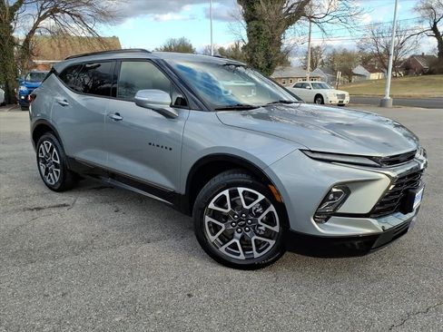 Used 2025 Chevrolet Blazer RS image 2