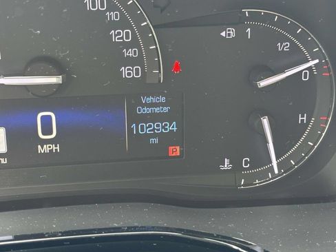 Used 2018 Cadillac XT5 Luxury w/ Driver Awareness Package FWD image 23