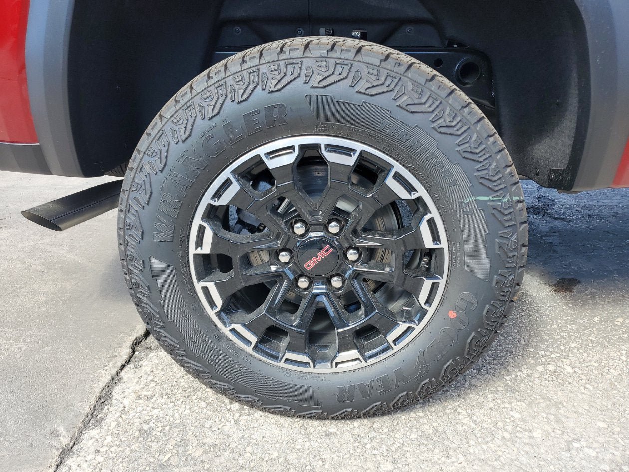 New 2026 GMC Canyon AT4 w/ AT4 Premium Package AWD/4WD image 6