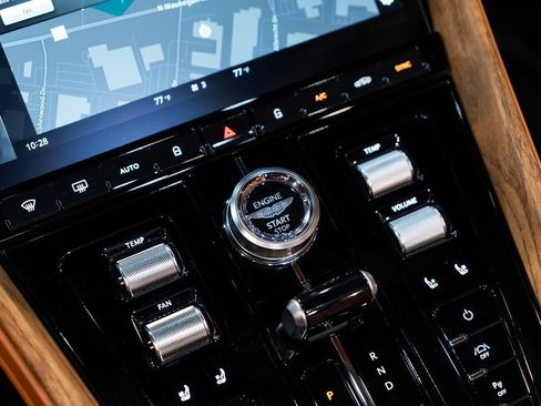 Used 2024 Aston Martin DB12 Convertible image 32