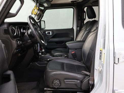 Used 2023 Jeep Wrangler Unlimited Sahara w/ Cold Weather Group AWD/4WD image 9