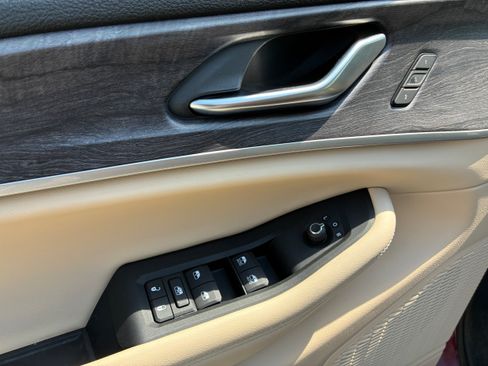 Used 2023 Jeep Grand Cherokee L Limited AWD/4WD image 18