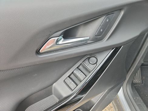 Used 2025 Chevrolet Equinox LT FWD image 17