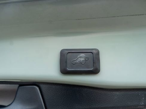 Used 2022 Toyota RAV4 XLE image 19