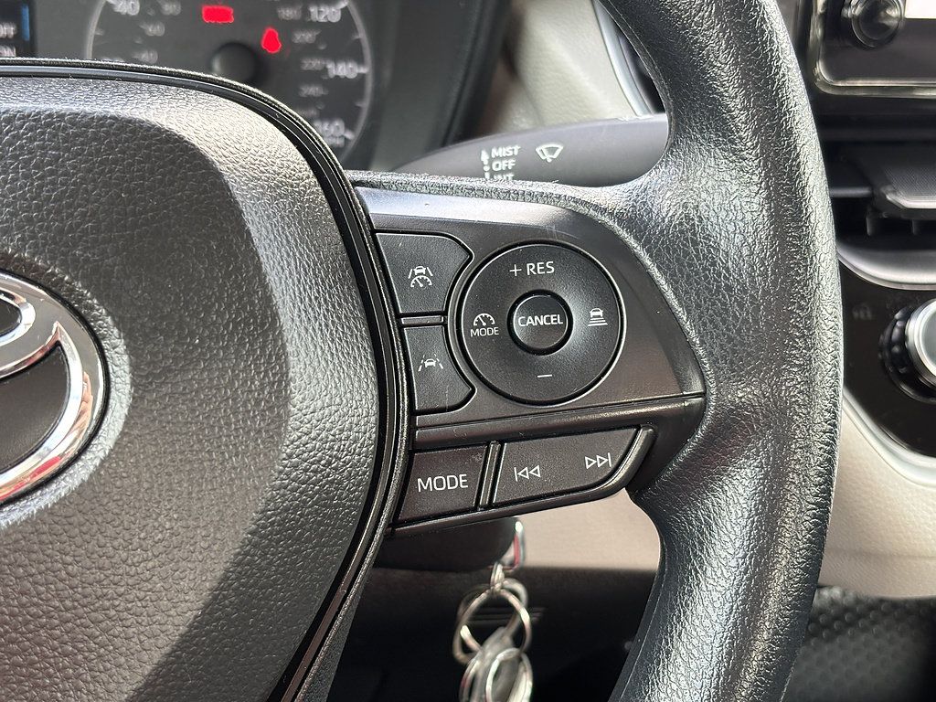 Used 2025 Toyota Corolla LE FWD image 17