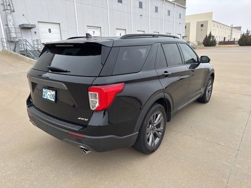 Used 2022 Ford Explorer XLT w/ Equipment Group 202A image 6