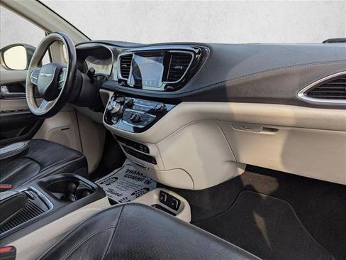 Used 2018 Chrysler Pacifica Limited w/ Advanced Safetytec Group image 24