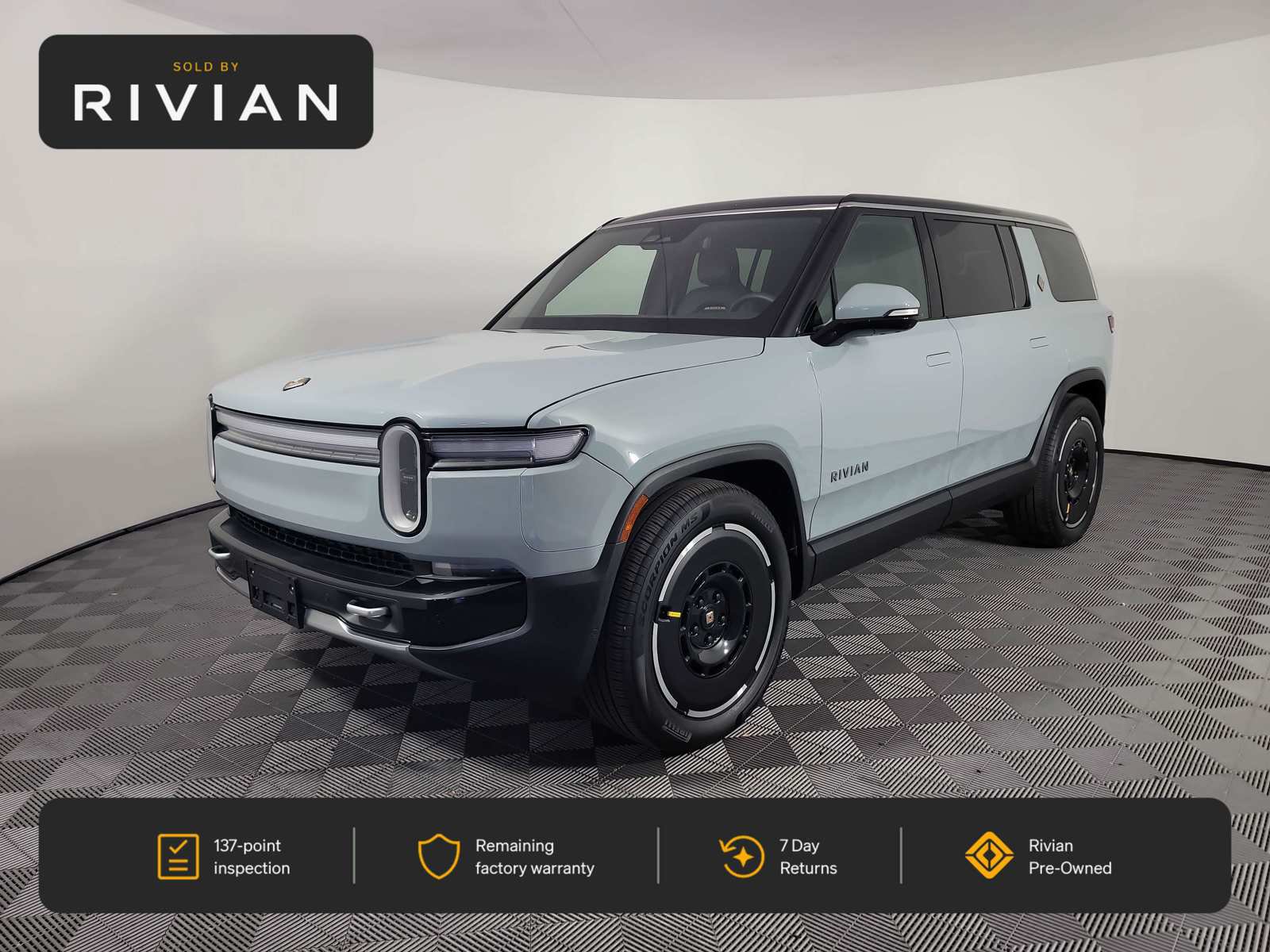 Used 2025 Rivian R1S Adventure Dual AWD/4WD image 1