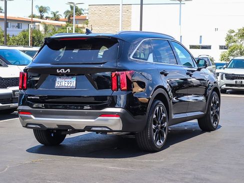 Certified 2025 Kia Sorento SX FWD image 4