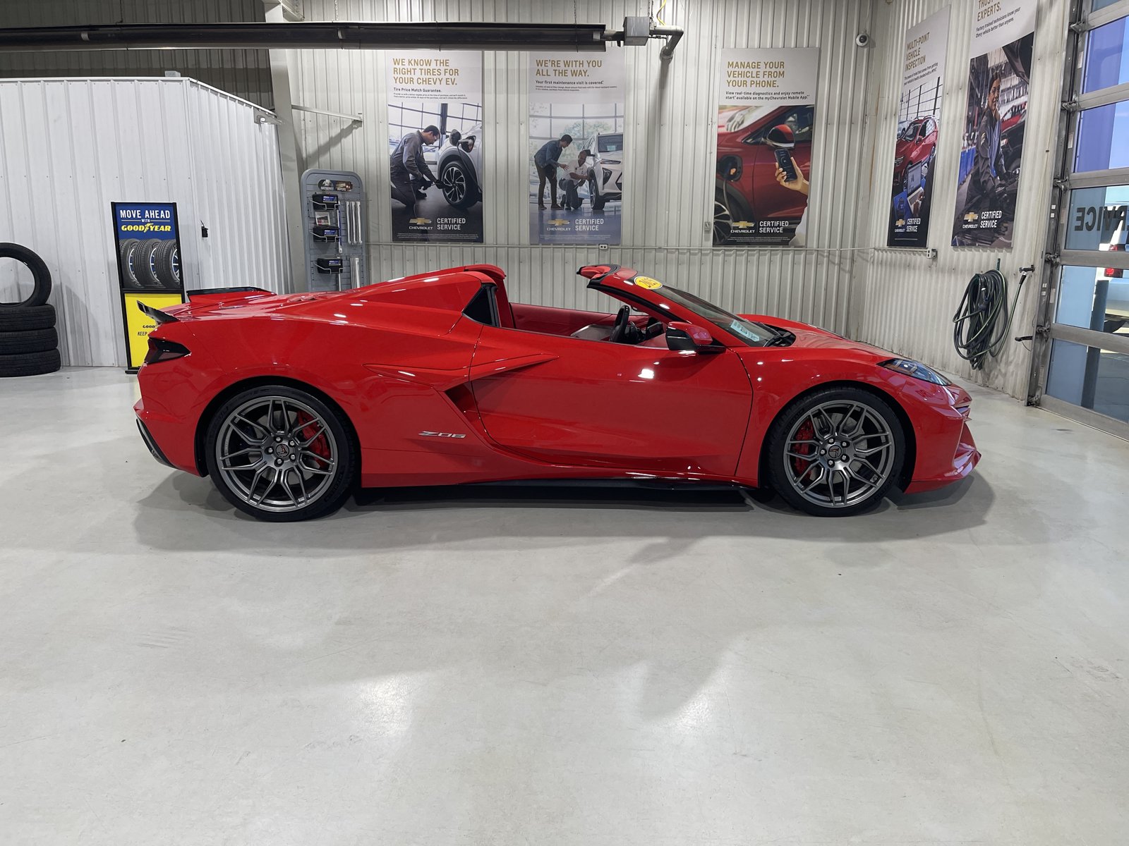 Used 2025 Chevrolet Corvette Z06 RWD image 9
