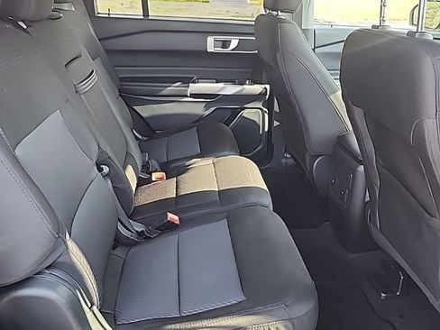 Used 2023 Ford Explorer XLT AWD/4WD image 12