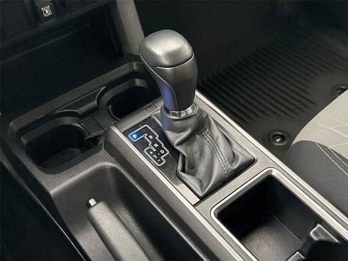 Used 2022 Toyota Tacoma TRD Off-Road AWD/4WD image 25