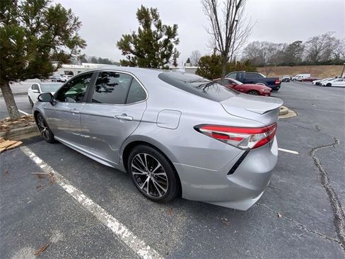 Used 2019 Toyota Camry SE image 5