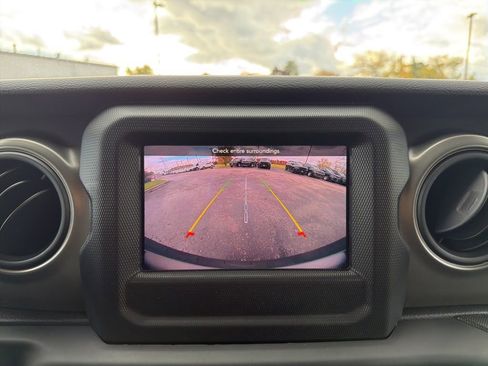 Used 2022 Jeep Wrangler Sport S image 20