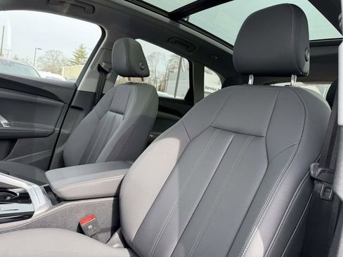 Used 2025 Audi Q5 Premium w/ Convenience Package image 9