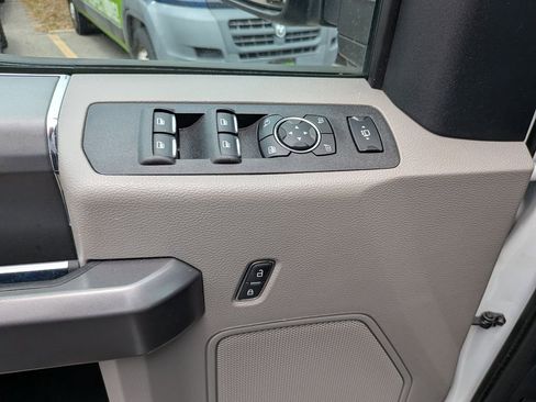 Certified 2021 Ford F250 XLT w/ XLT Premium Package AWD/4WD image 20