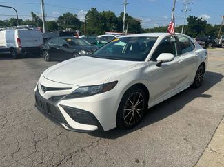 Used 2024 Toyota Camry SE image 1