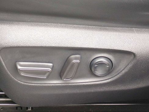 Used 2022 Toyota Highlander XLE image 18