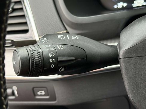 Used 2020 Volvo XC90 T6 R-Design image 29