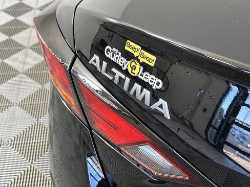 Used 2024 Nissan Altima 2.5 SV image 16