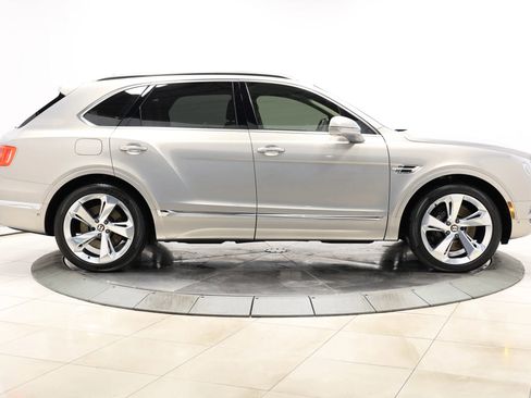 Used 2020 Bentley Bentayga Plug-In Hybrid image 82