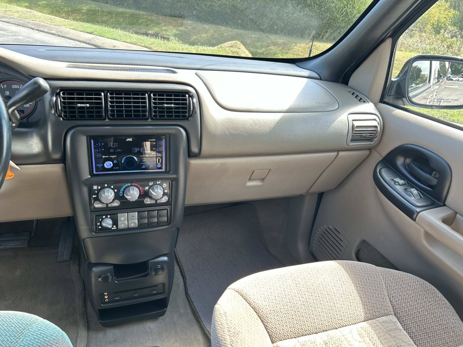 Used 2003 Pontiac Montana Extended FWD image 19