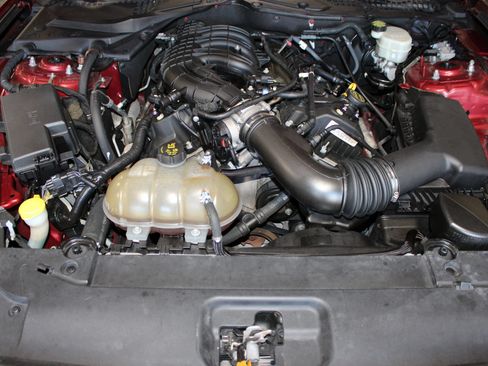 Used 2016 Ford Mustang Coupe RWD image 34