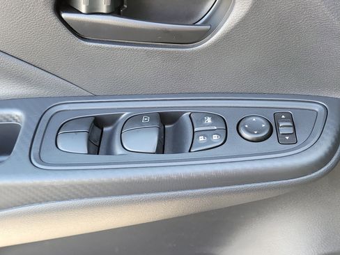 Used 2025 Nissan Versa S w/ Trunk Package image 29