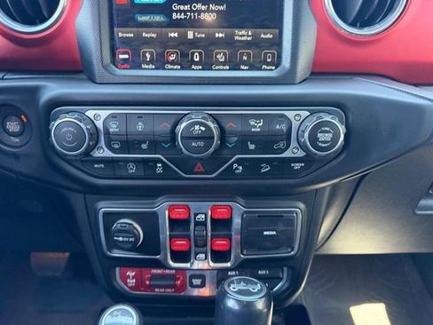 Used 2018 Jeep Wrangler Unlimited Rubicon w/ Dual Top Group AWD/4WD image 15