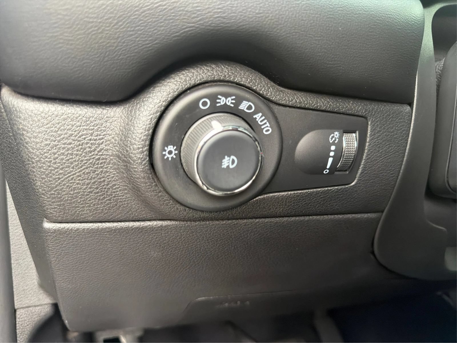 Used 2021 Dodge Durango R/T w/ Blacktop Package RWD image 18