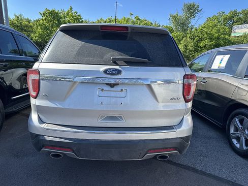 Used 2018 Ford Explorer XLT w/ Equipment Group 202A AWD/4WD image 3