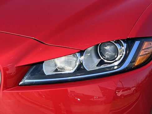 Used 2018 Jaguar F-PACE Premium image 13