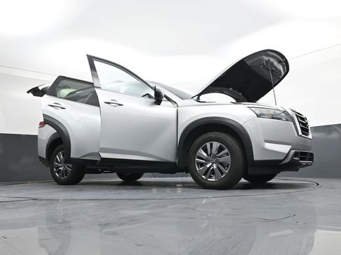 Used 2025 Nissan Pathfinder SV image 50