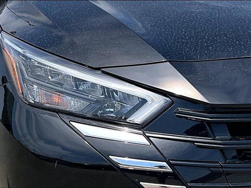 Used 2025 Nissan Versa SV FWD image 32