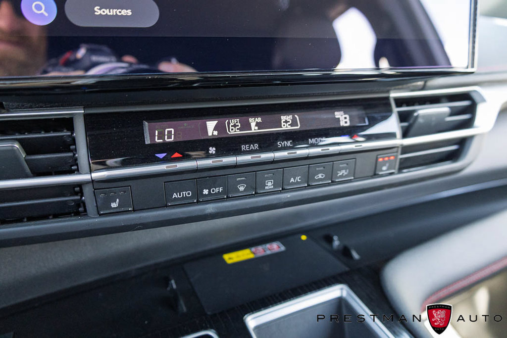 Used 2025 Toyota Sienna XSE FWD image 33