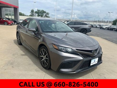 Used 2023 Toyota Camry SE FWD image 4