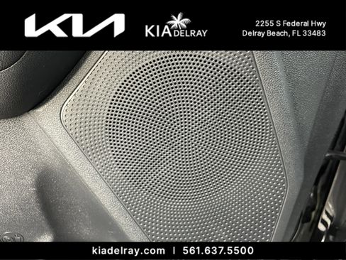 Certified 2022 Kia Niro EX image 16