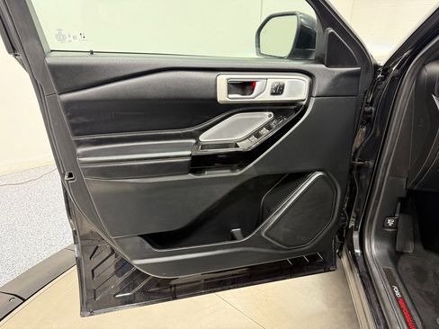 Used 2022 Ford Explorer ST w/ Equipment Group 401A image 9