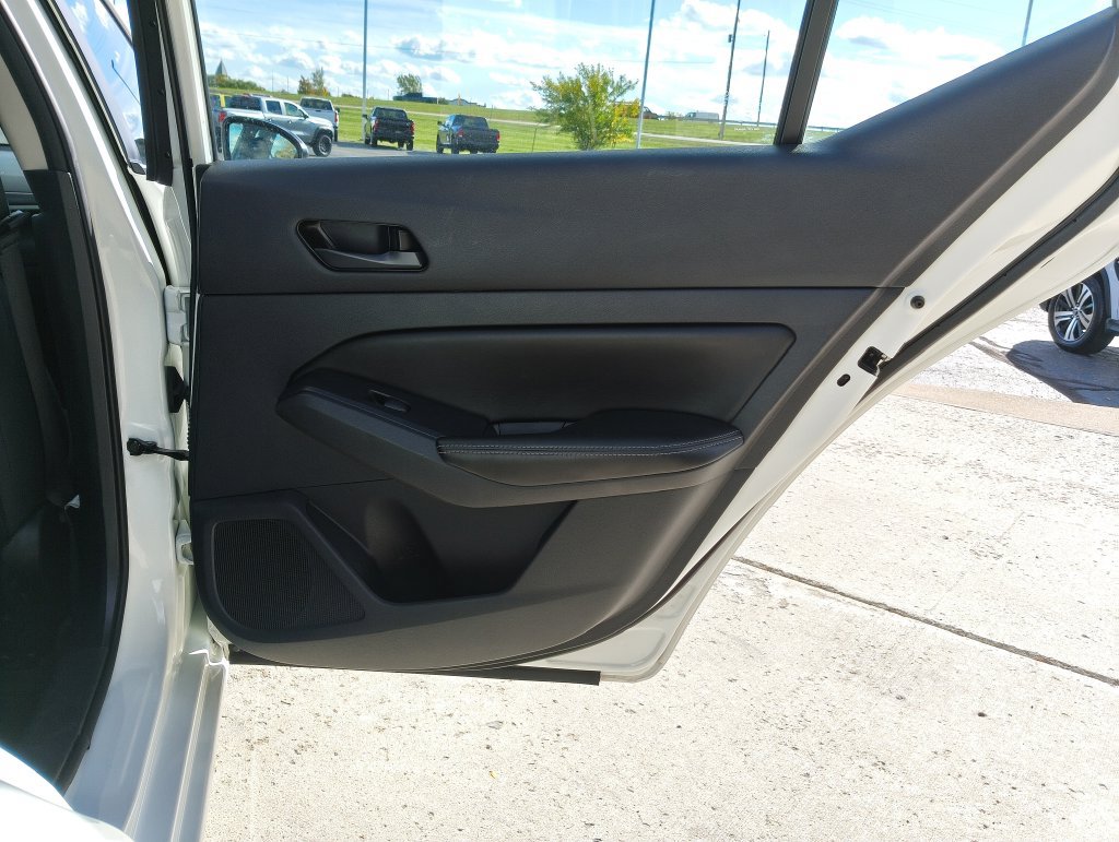 Used 2025 Nissan Altima 2.5 SV FWD image 16