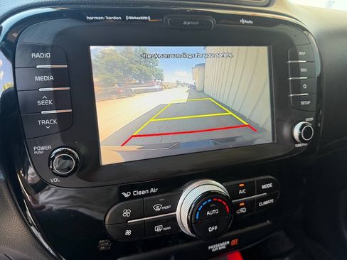 Used 2018 Kia Soul + FWD image 21