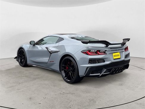 Used 2025 Chevrolet Corvette Z06 image 3
