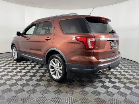 Used 2018 Ford Explorer XLT w/ Equipment Group 202A image 2