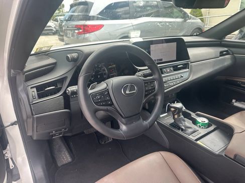 Used 2025 Lexus ES 350 w/ Premium Package FWD image 11