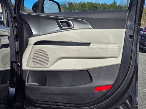 Used 2024 Kia Carnival LX image 46