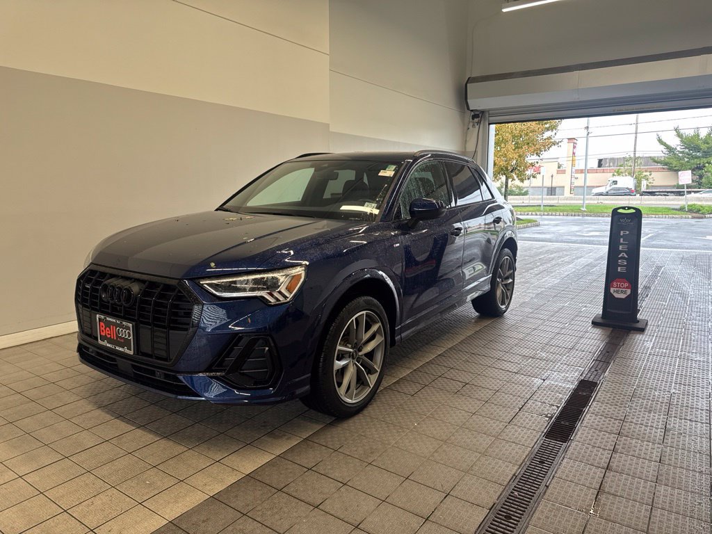 Used 2025 Audi Q3 2.0T Premium w/ Convenience Package AWD/4WD image 1