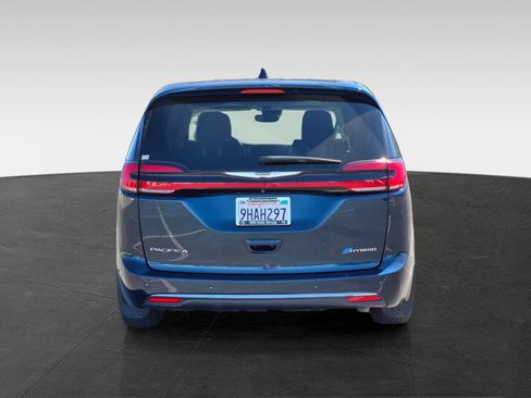 Used 2023 Chrysler Pacifica Limited FWD image 5