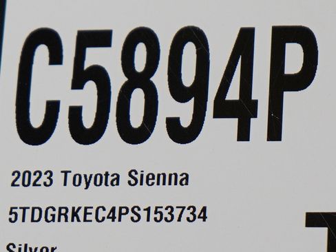 Used 2023 Toyota Sienna XSE FWD image 31