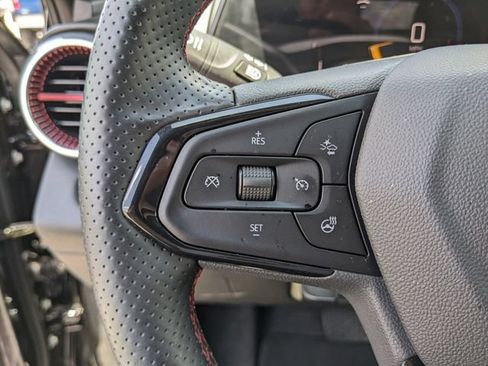 Used 2025 Chevrolet Trax RS w/ Driver Confidence Package FWD image 30